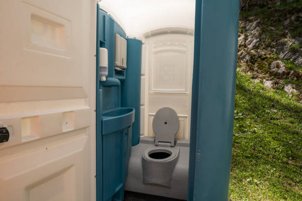 Best VIP or Luxury Restroom Trailers  in Treasure Island, FL